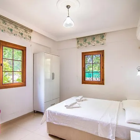 Hotel Kayakoeyde 8 Kisilik Havuzlu Muhafazakar Belen (Fethiye)