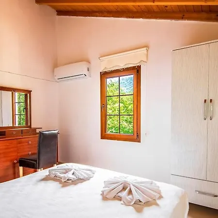Kayakoeyde 8 Kisilik Havuzlu Muhafazakar Hotel Belen (Fethiye)