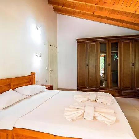 Kayakoeyde 8 Kisilik Havuzlu Muhafazakar Hotel 4*