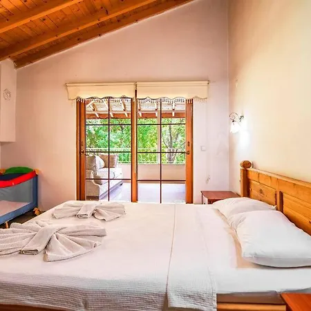 Kayakoeyde 8 Kisilik Havuzlu Muhafazakar Belen (Fethiye)