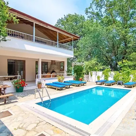 Kayakoeyde 8 Kisilik Havuzlu Muhafazakar Hotel Belen (Fethiye)