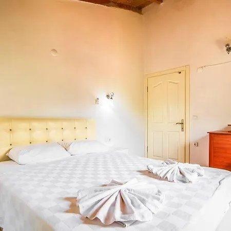 Kayakoeyde 8 Kisilik Havuzlu Muhafazakar 4* Belen (Fethiye)