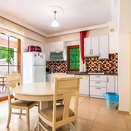 Kayakoeyde 8 Kisilik Havuzlu Muhafazakar Hotel Belen (Fethiye)