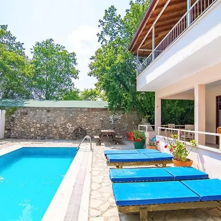 Kayakoeyde 8 Kisilik Havuzlu Muhafazakar 4*