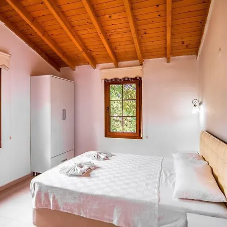 Hotel Kayakoeyde 8 Kisilik Havuzlu Muhafazakar Belen (Fethiye)