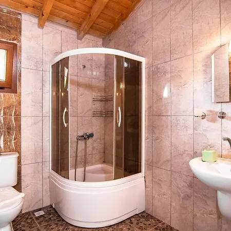 Kayakoeyde 8 Kisilik Havuzlu Muhafazakar 4* Belen (Fethiye)